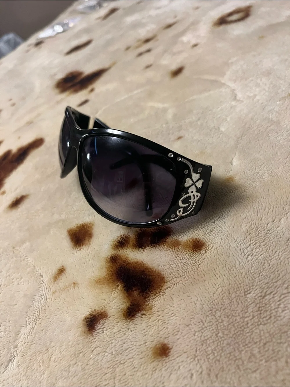 Black Women's Oversized Fashion Sunglasses - UV400 Protection